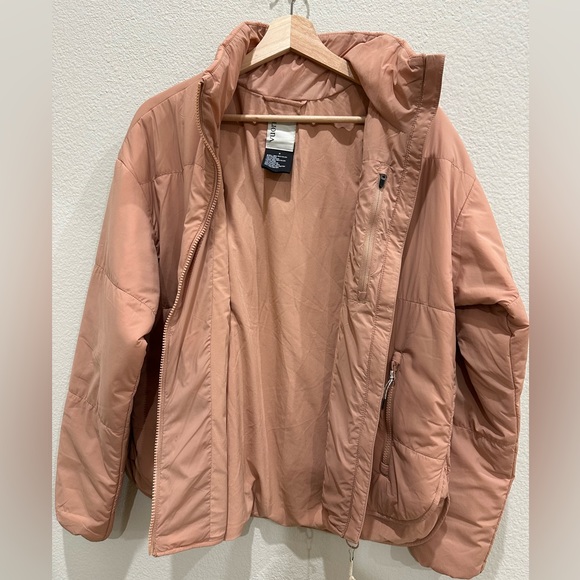 Vuori Canyon Insulated Jacket in Rose - Picture 2 of 6